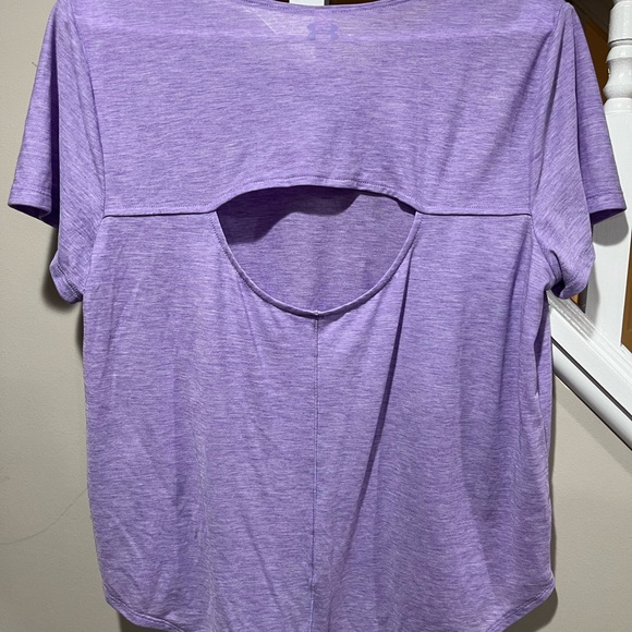 Under Armour Women’s Top size medium - Picture 2 of 3